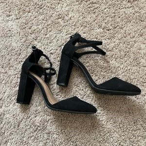 Black high heels (squared heel)